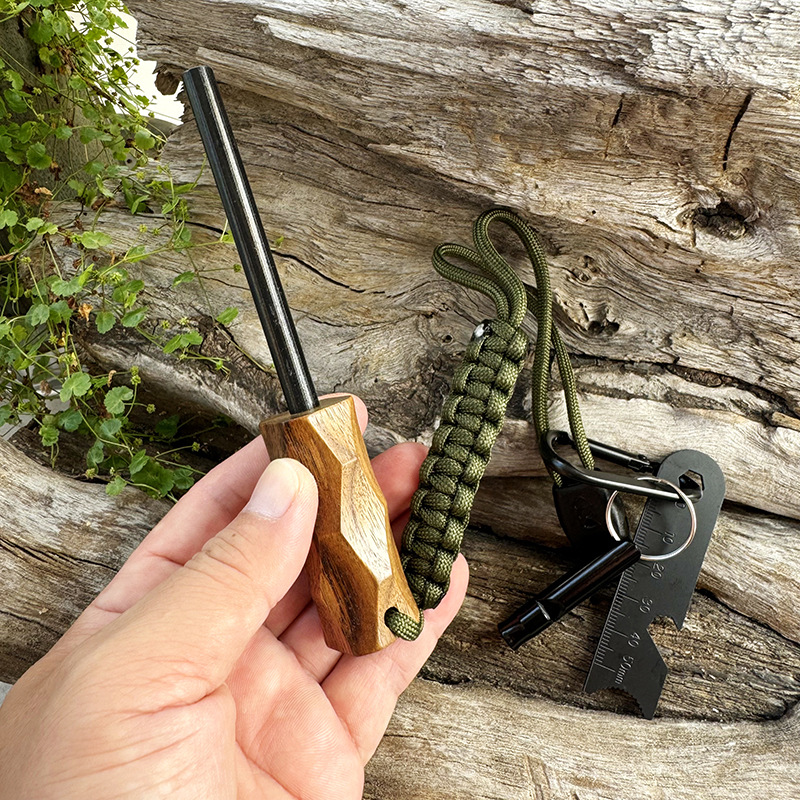 Nowy zapalnik z kamienia krzem – Ferro Rod Striker recenzja i cena